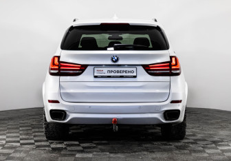 Подержанный автомобиль BMW X5 2015 года (7 фото)