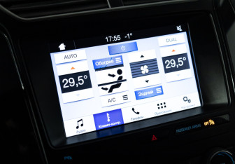 Подержанный автомобиль Ford Explorer 2018 года (17 фото)