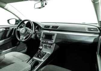 Подержанный автомобиль Volkswagen Passat Sedan 2011 года (9 фото)