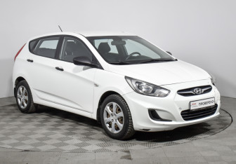 Подержанный автомобиль Hyundai Solaris Hatchback 2014 года (3 фото)