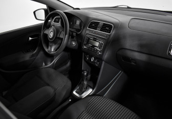 Подержанный автомобиль Volkswagen Polo Sedan 2011 года (12 фото)