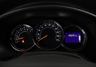 Подержанный автомобиль Renault Sandero 2017 года (13 фото)