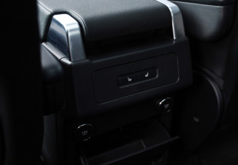 Подержанный автомобиль Land Rover Discovery 2019 года (23 фото)
