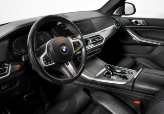 Подержанный автомобиль BMW X5 2020 года (9 фото)