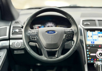 Подержанный автомобиль Ford Explorer 2018 года (19 фото)