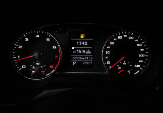 Подержанный автомобиль Audi A1 2011 года (12 фото)