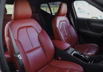 Подержанный автомобиль Volvo XC40 2019 года (24 фото)