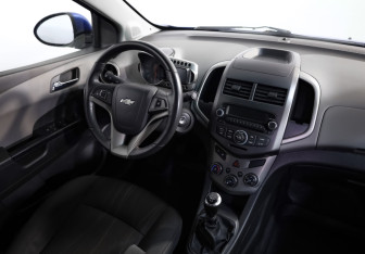 Подержанный автомобиль Chevrolet Aveo Sedan 2012 года (7 фото)