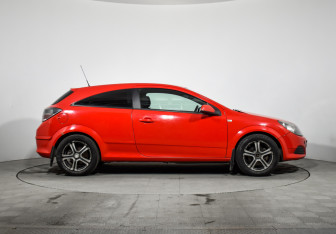 Подержанный автомобиль Opel Astra Hatchback 2010 года (4 фото)