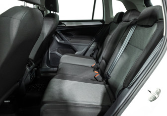 Подержанный автомобиль Volkswagen Tiguan 2021 года (10 фото)