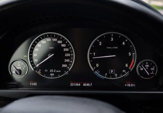 Подержанный автомобиль BMW X6 2016 года (13 фото)