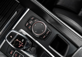 Подержанный автомобиль BMW X6 2015 года (16 фото)
