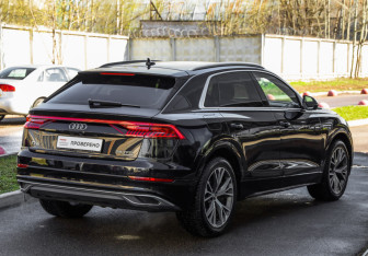 Подержанный автомобиль Audi Q8 2018 года (6 фото)