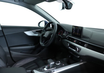 Подержанный автомобиль Audi A4 Sedan 2018 года (12 фото)