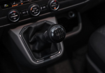 Подержанный автомобиль Volkswagen Caravelle 2020 года (18 фото)