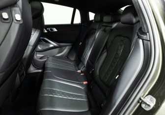 Подержанный автомобиль BMW X6 M 2021 года (10 фото)