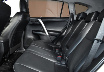 Подержанный автомобиль Toyota RAV4 2018 года (9 фото)