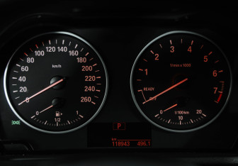 Подержанный автомобиль BMW X1 2017 года (13 фото)