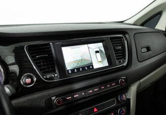 Подержанный автомобиль Kia Carnival 2020 года (22 фото)