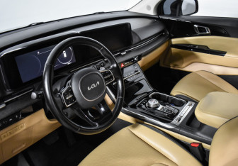 Подержанный автомобиль Kia Carnival 2021 года (9 фото)