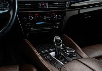 Подержанный автомобиль BMW X6 2015 года (13 фото)