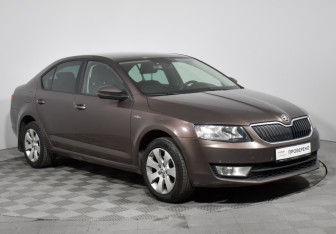 Подержанный автомобиль Skoda Octavia Liftback 2016 года (3 фото)