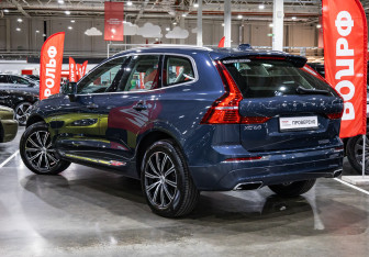 Подержанный автомобиль Volvo XC60 2019 года (10 фото)