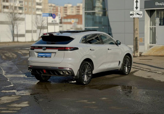 Подержанный автомобиль Changan UNI-K 2023 года (4 фото)