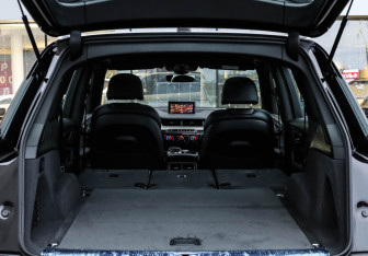 Подержанный автомобиль Audi Q7 2016 года (37 фото)