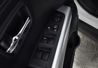 Подержанный автомобиль Mitsubishi Outlander 2011 года (15 фото)