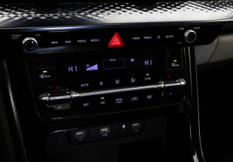 Подержанный автомобиль Kia Carnival 2021 года (16 фото)