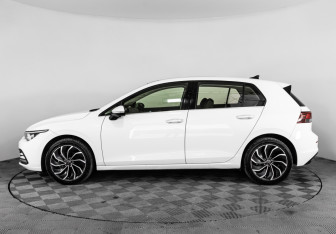 Подержанный автомобиль Volkswagen Golf Hatchback 2020 года (9 фото)