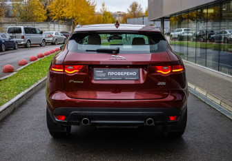Подержанный автомобиль Jaguar F-Pace 2017 года (5 фото)