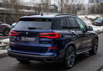 Подержанный автомобиль BMW X5 2021 года (6 фото)