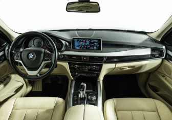 Подержанный автомобиль BMW X5 2015 года (13 фото)