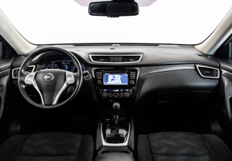 Подержанный автомобиль Nissan X-Trail 2015 года (10 фото)