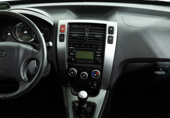 Подержанный автомобиль Hyundai Tucson 2008 года (14 фото)