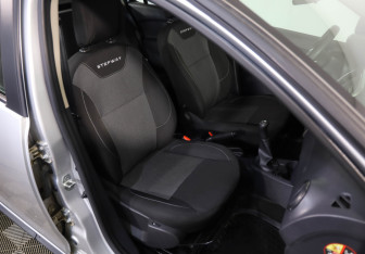 Подержанный автомобиль Renault Sandero 2020 года (18 фото)