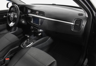 Подержанный автомобиль Kia Rio Hatchback 2019 года (12 фото)