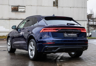 Подержанный автомобиль Audi Q8 2021 года (8 фото)