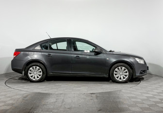 Подержанный автомобиль Chevrolet Cruze Sedan 2010 года (4 фото)
