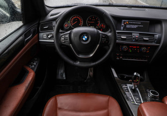 Подержанный автомобиль BMW X3 2012 года (11 фото)