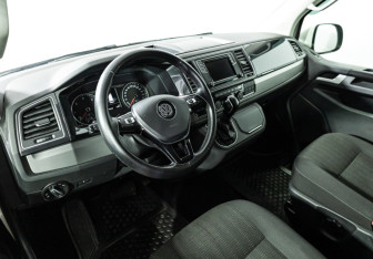 Подержанный автомобиль Volkswagen Caravelle 2019 года (11 фото)