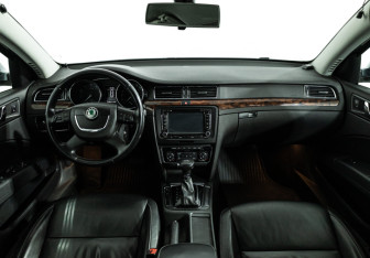 Подержанный автомобиль Skoda Superb Liftback 2011 года (13 фото)