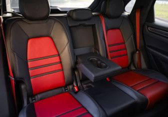 Подержанный автомобиль Porsche Cayenne 2021 года (31 фото)