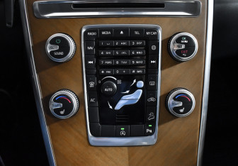 Подержанный автомобиль Volvo XC60 2015 года (18 фото)