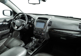 Подержанный автомобиль Kia Sorento 2016 года (9 фото)