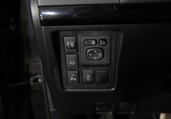 Подержанный автомобиль Toyota Land Cruiser Prado 2015 года (17 фото)