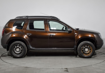 Подержанный автомобиль Renault Duster 2017 года (4 фото)