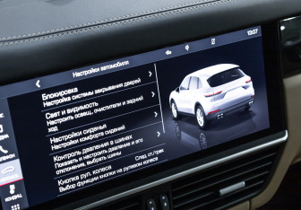 Подержанный автомобиль Porsche Cayenne 2020 года (23 фото)